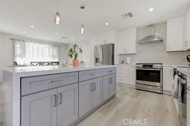 20437 Septo Street, Chatsworth (los Angeles), CA 91311