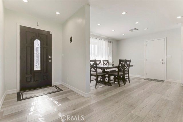 20437 Septo Street, Chatsworth (los Angeles), CA 91311