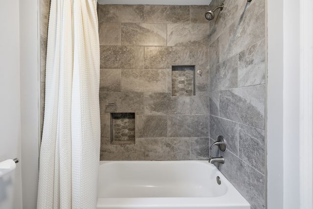 1426 N Harrison Street, Algonquin, IL 60102