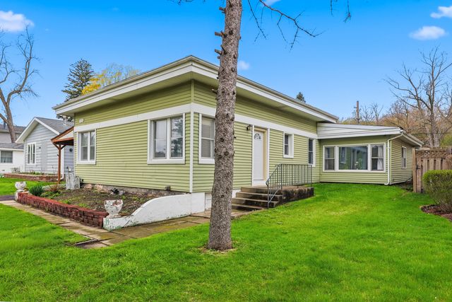 1426 N Harrison Street, Algonquin, IL 60102