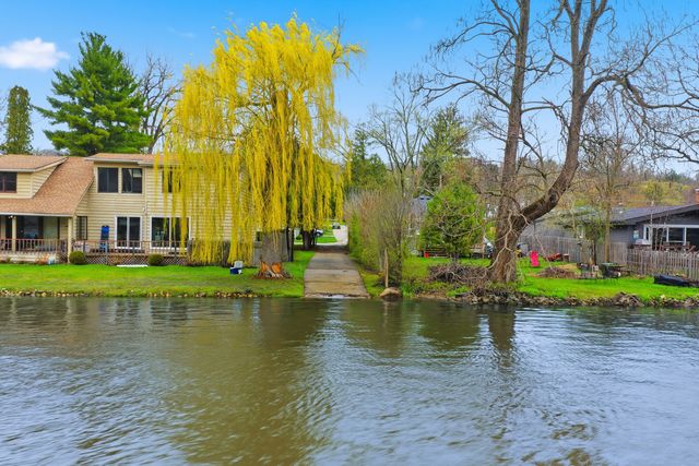 1426 N Harrison Street, Algonquin, IL 60102