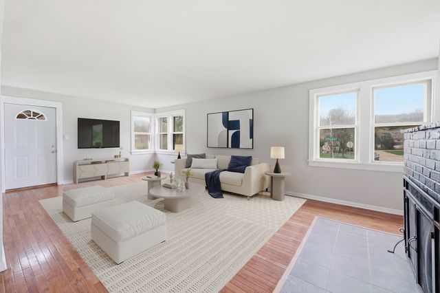 1426 N Harrison Street, Algonquin, IL 60102