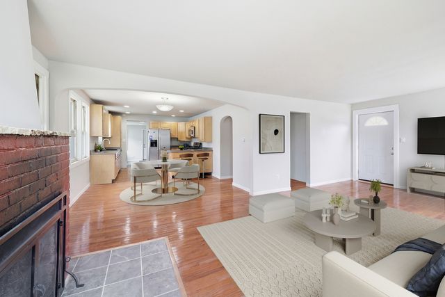 1426 N Harrison Street, Algonquin, IL 60102