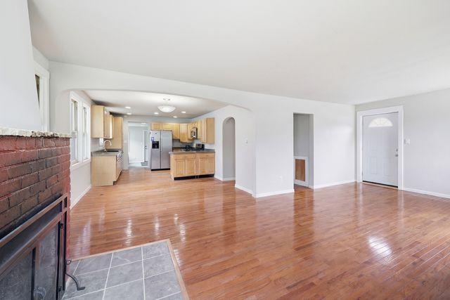 1426 N Harrison Street, Algonquin, IL 60102