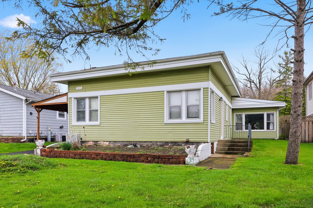 1426 N Harrison Street, Algonquin, IL 60102