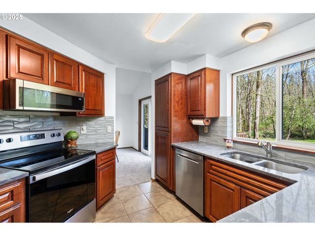 5189 ROSEWOOD St, Lake Oswego, OR 97035