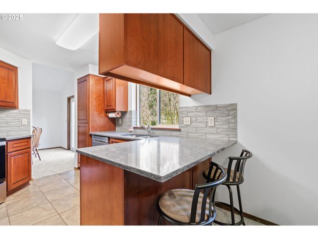 5189 ROSEWOOD St, Lake Oswego, OR 97035