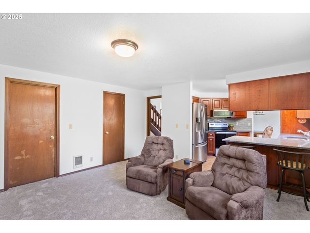 5189 ROSEWOOD St, Lake Oswego, OR 97035