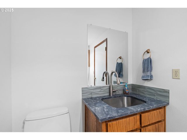 5189 ROSEWOOD St, Lake Oswego, OR 97035