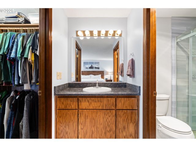 5189 ROSEWOOD St, Lake Oswego, OR 97035