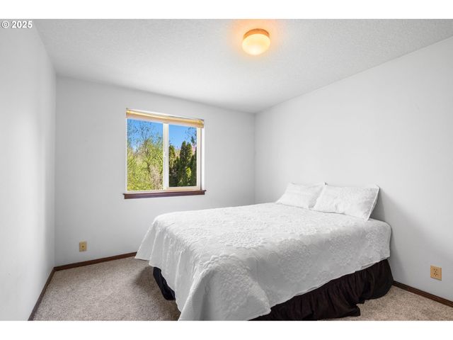 5189 ROSEWOOD St, Lake Oswego, OR 97035