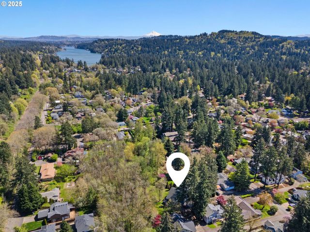 5189 ROSEWOOD St, Lake Oswego, OR 97035