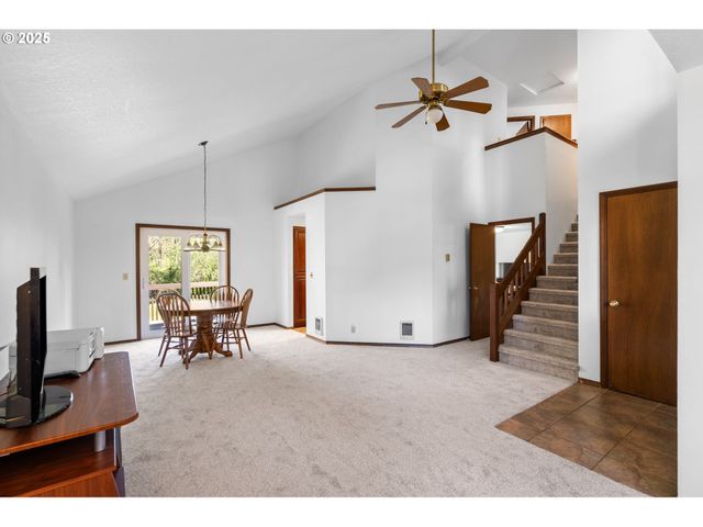 5189 ROSEWOOD St, Lake Oswego, OR 97035