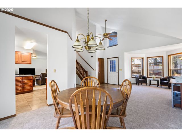 5189 ROSEWOOD St, Lake Oswego, OR 97035
