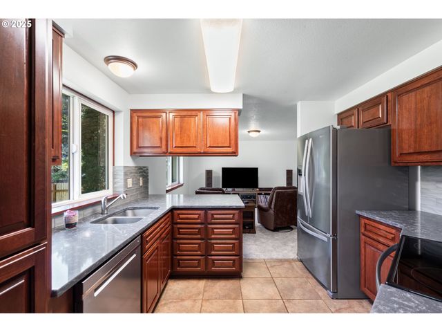 5189 ROSEWOOD St, Lake Oswego, OR 97035