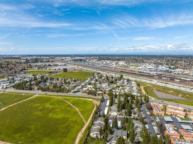3253 W Princeton Avenue, Fresno, CA 93722