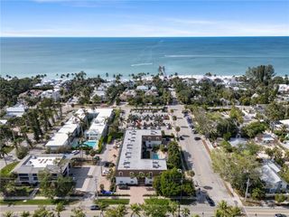 1222 Gordon DR # 2, Naples, FL 34102