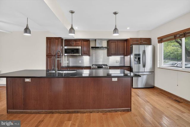 180 NEW MARK ESPLANADE, Rockville, MD 20850