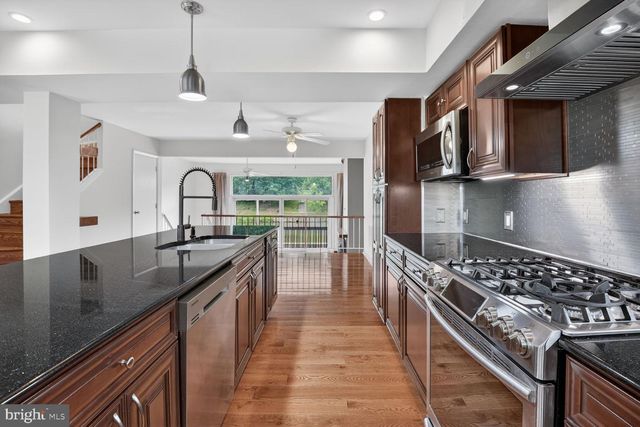 180 NEW MARK ESPLANADE, Rockville, MD 20850