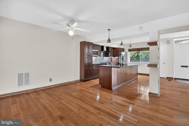 180 NEW MARK ESPLANADE, Rockville, MD 20850