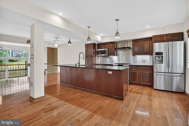 180 NEW MARK ESPLANADE, Rockville, MD 20850
