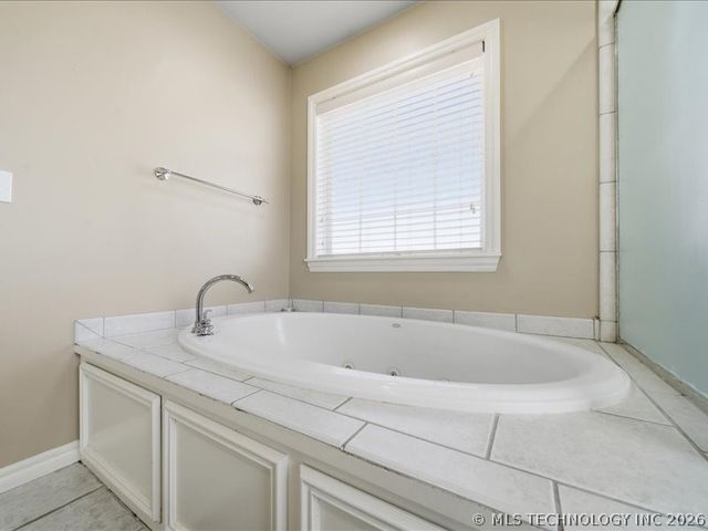 29357 E 157th Street S, Coweta, OK 74429