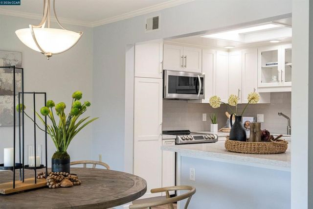 2817 Golden Rain Rd 7, Walnut Creek, CA 94595