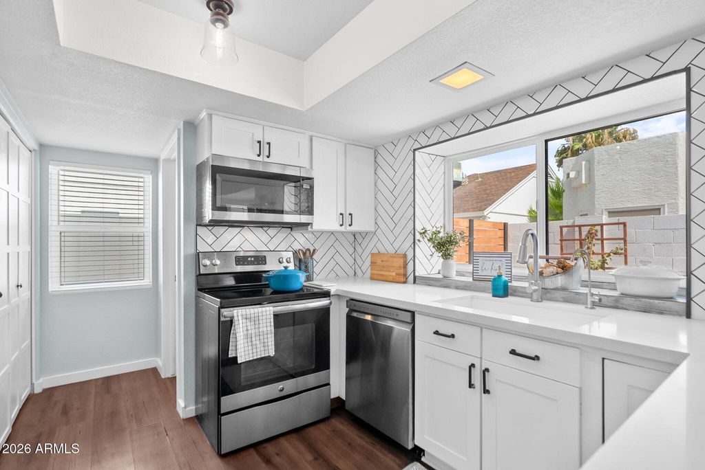 3310 E WESCOTT Drive, Phoenix, AZ 85050 — photo 4