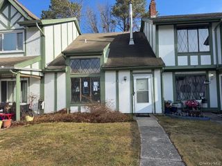 88 Drexelgate Court, Middle Island, NY 11953