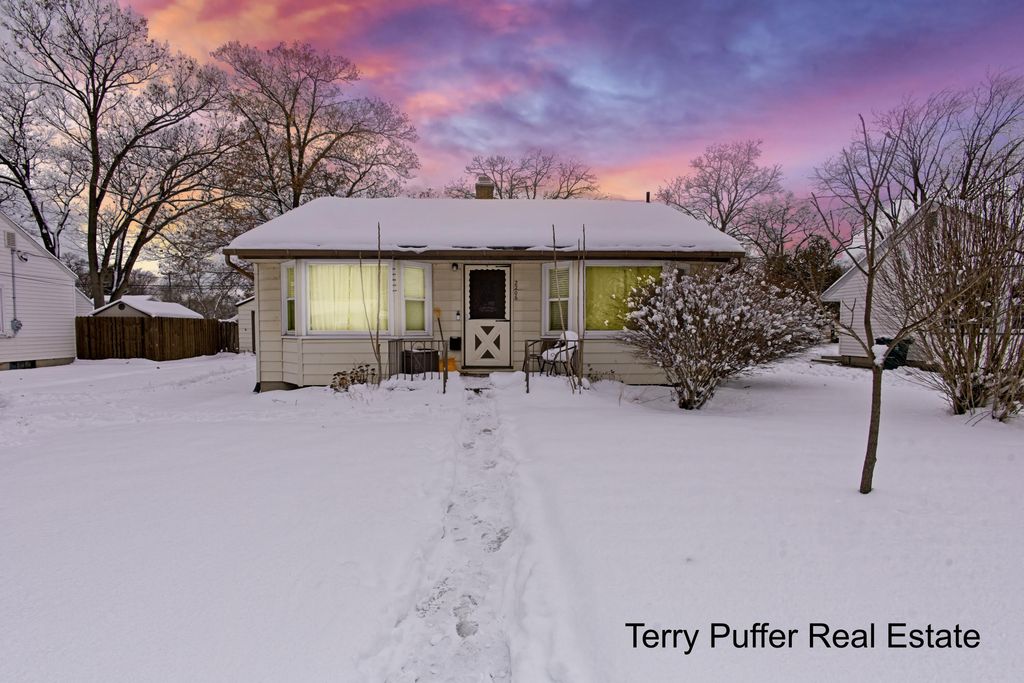 2206 Oak Avenue, North Muskegon City, MI 49445