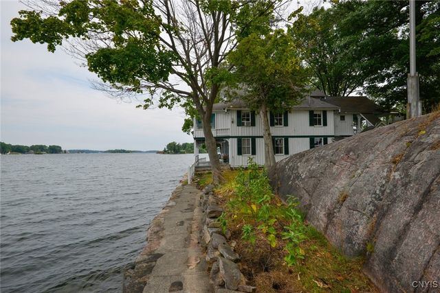 6 Manhattan Island, Alexandria, NY 13607