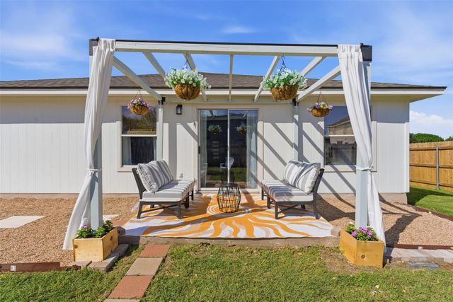 197 Donatello, Kyle, TX 78640
