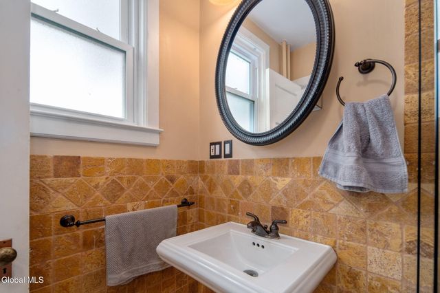477 Western Avenue, Albany, NY 12203