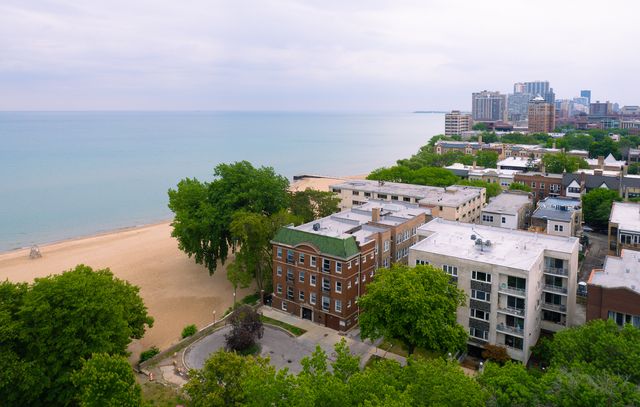 1055 W Pratt Boulevard 2A, Chicago, IL 60626