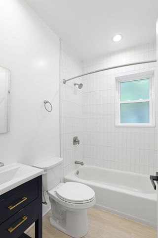 1055 W Pratt Boulevard 2A, Chicago, IL 60626