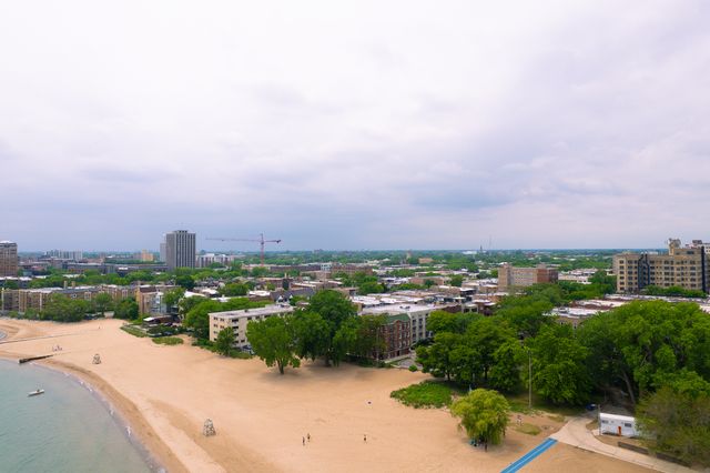 1055 W Pratt Boulevard 2A, Chicago, IL 60626