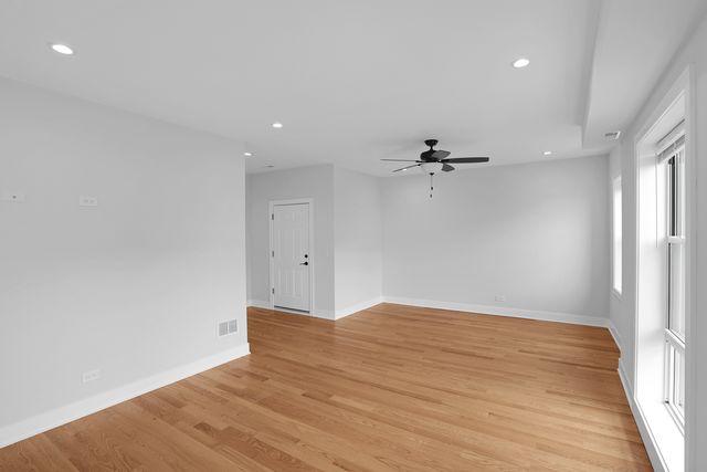 1055 W Pratt Boulevard 2A, Chicago, IL 60626