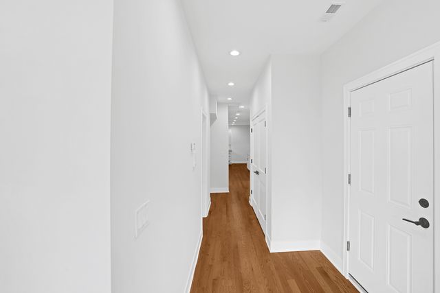 1055 W Pratt Boulevard 2A, Chicago, IL 60626