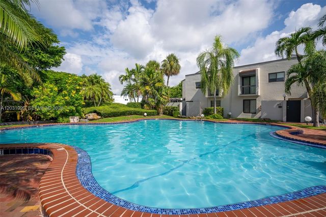 4726 SW 67th Avenue F6, Miami, FL 33155