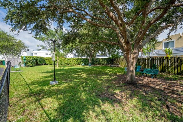 4726 SW 67th Avenue F6, Miami, FL 33155