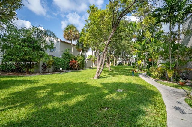 4726 SW 67th Avenue F6, Miami, FL 33155