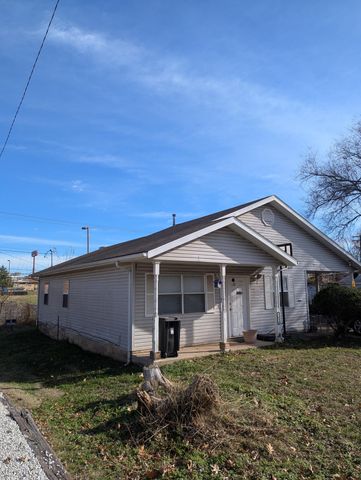 1658 E Nora Street, Springfield, MO 65803