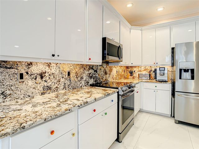 6818 SOMBRAS WAY, Land O Lakes, FL 34637