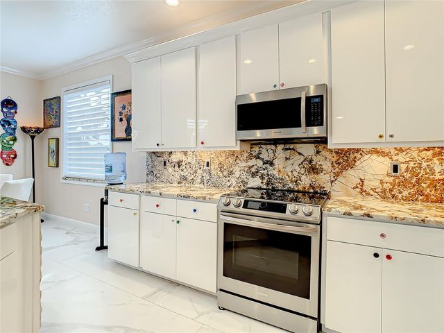 6818 SOMBRAS WAY, Land O Lakes, FL 34637