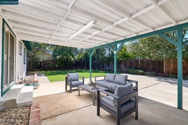 5520 Alaska Dr, Concord, CA 94521