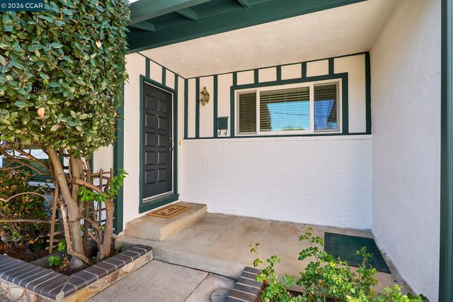 5520 Alaska Dr, Concord, CA 94521