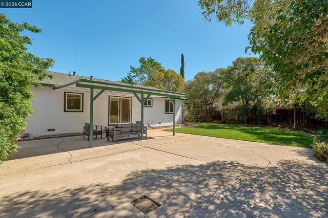 5520 Alaska Dr, Concord, CA 94521