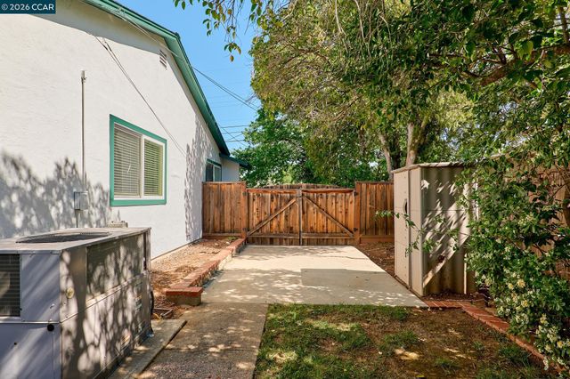 5520 Alaska Dr, Concord, CA 94521