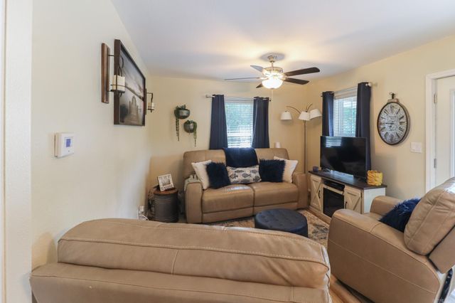 19 E valley dr, Hardy, AR 72542