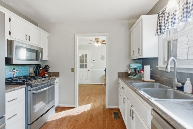 4004 S Breckenridge Ct, Springfield, TN 37172